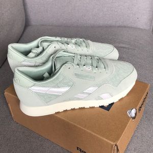 Reebok CL pastel sneaker
